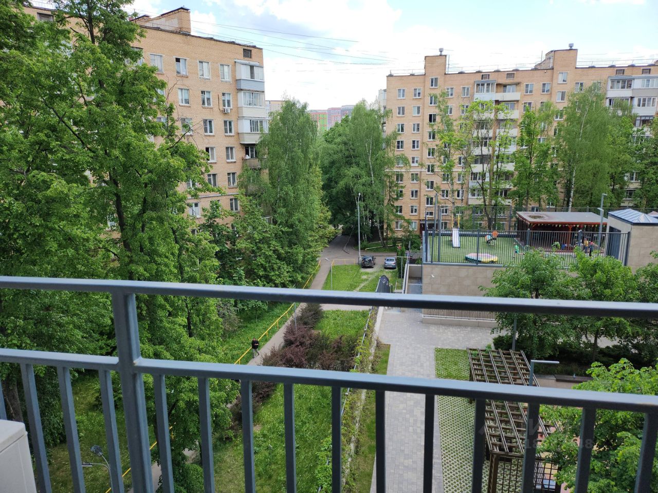 Продажа 2-комн квартиры на вторичном рынке улица Гришина, 16