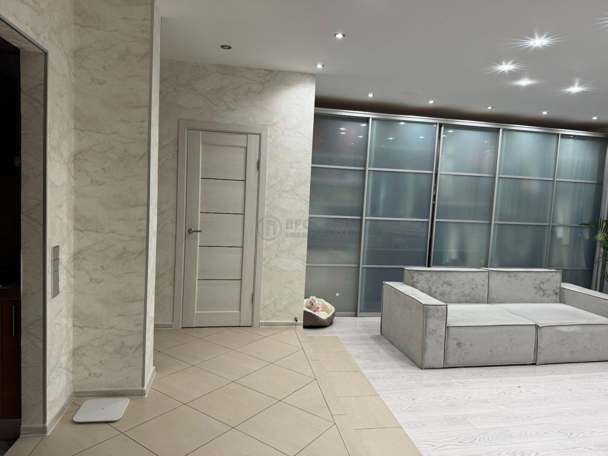 Продажа 4-комн квартиры на вторичном рынке Благовещенский переулок, 5