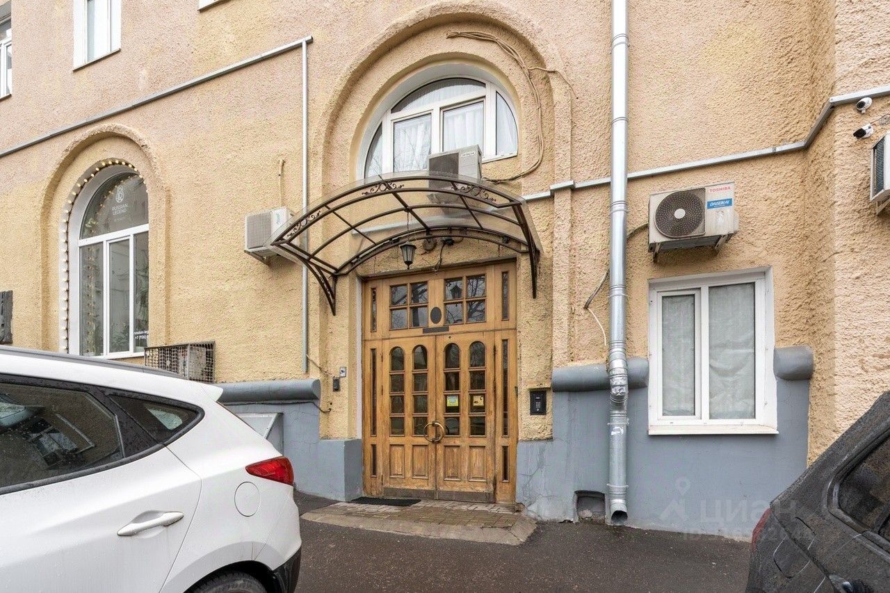 Продажа 4-комн квартиры на вторичном рынке переулок Брюсов, 8-10С1