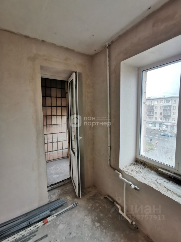 Продажа 3-комн квартиры на вторичном рынке Варшавская улица, 37К1