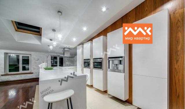 Аренда 4-комн квартиры на вторичном рынке Манежный пер,  д. 19