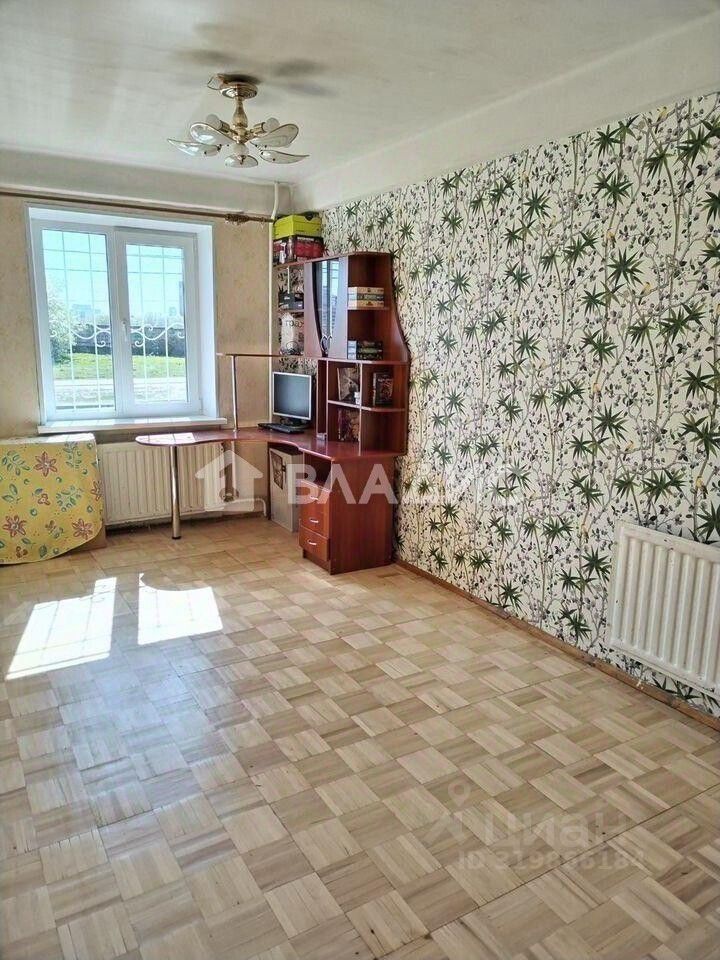 Продажа 4-комн квартиры на вторичном рынке Горелово тер., улица Коммунаров, 124