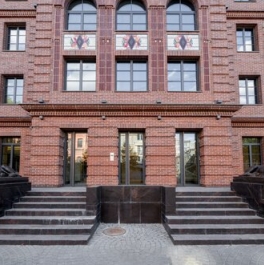 Продажа 4-комн квартиры на вторичном рынке 12-я линия,  д. 50
