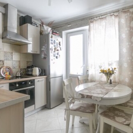 Продажа 2-комн квартиры на вторичном рынке улица Коммунаров,  д. 188 к1