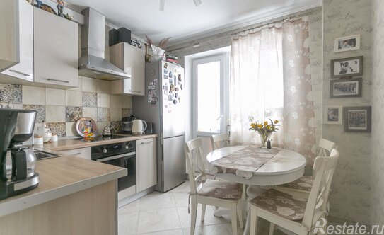 Продажа 2-комн квартиры на вторичном рынке улица Коммунаров,  д. 188 к1