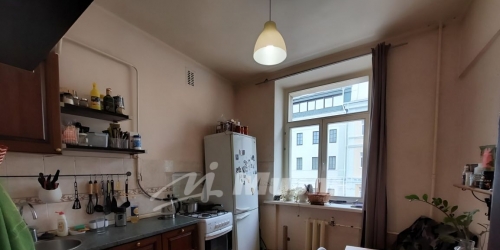 3-комн квартира улица Гашека,  д. 9