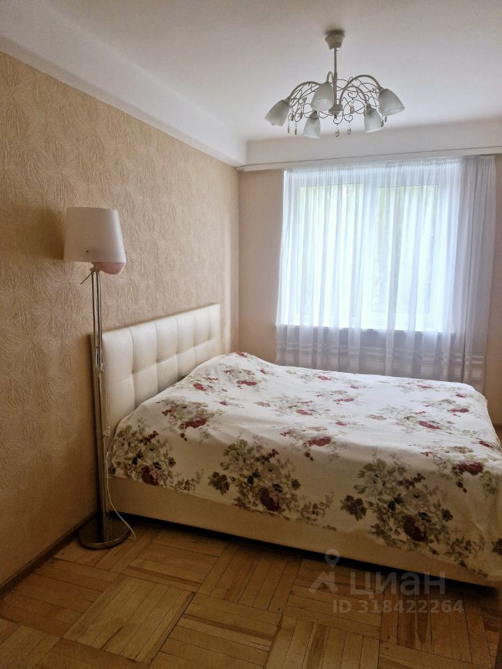 Продажа 4-комн квартиры на вторичном рынке улица Маршала Новикова, 11