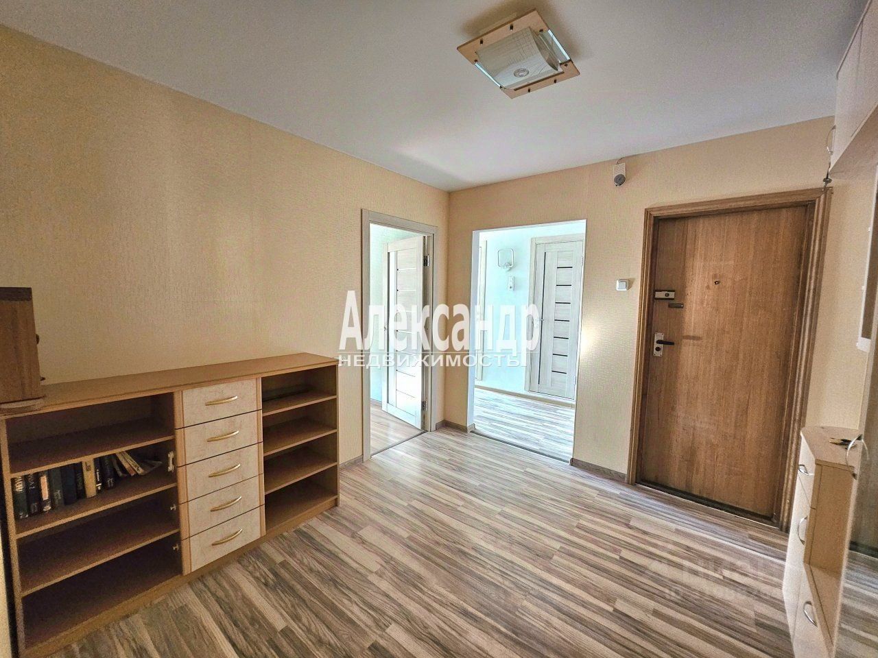 Продажа 3-комн квартиры на вторичном рынке Горелово тер., улица Коммунаров, 120