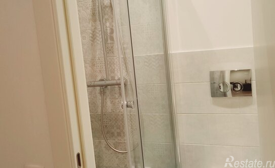 Продажа 4-комн квартиры на вторичном рынке Лахтинская улица,  д. 25Б