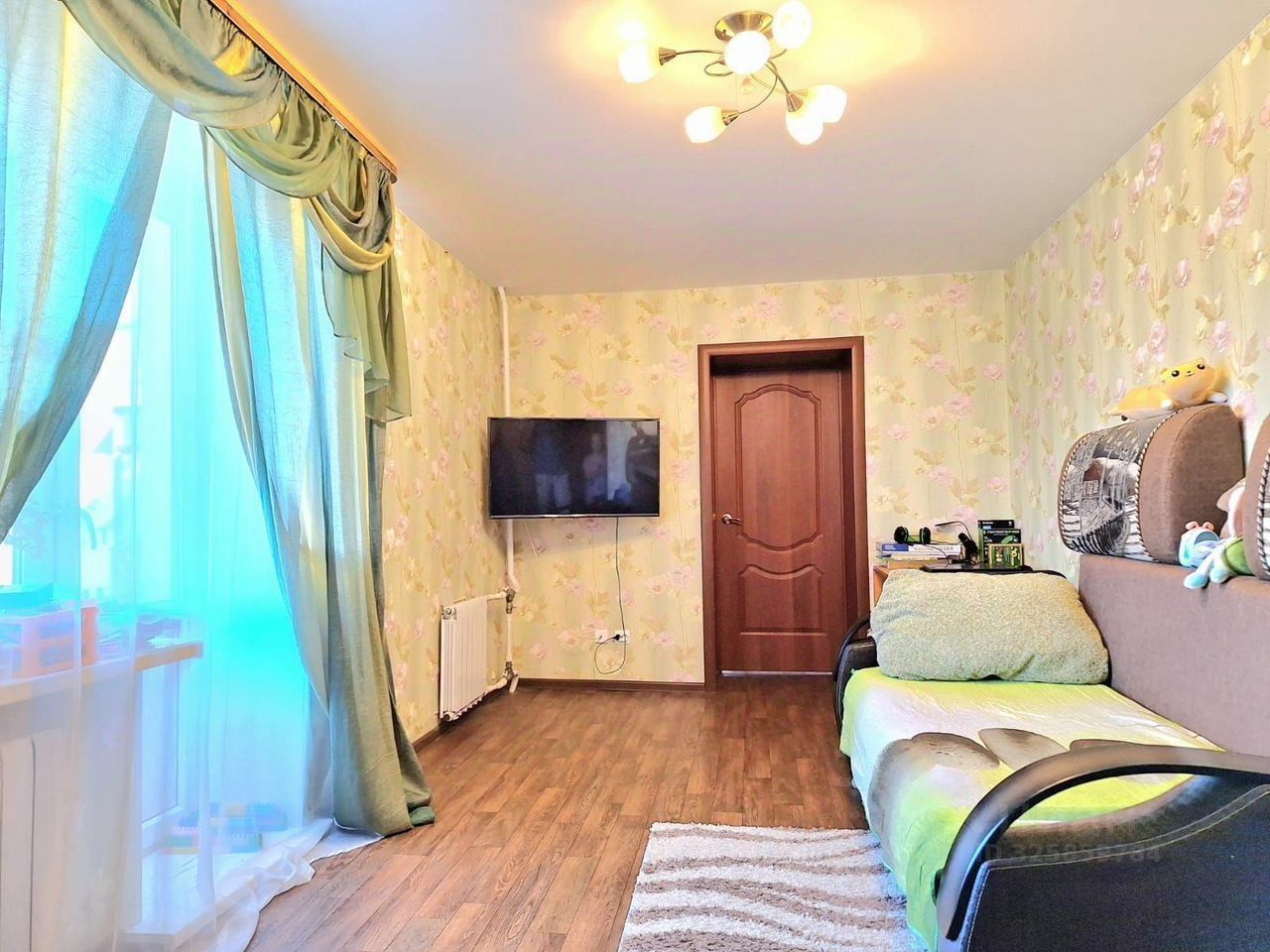 Продажа 3-комн квартиры на вторичном рынке Луга, улица Победы, 3
