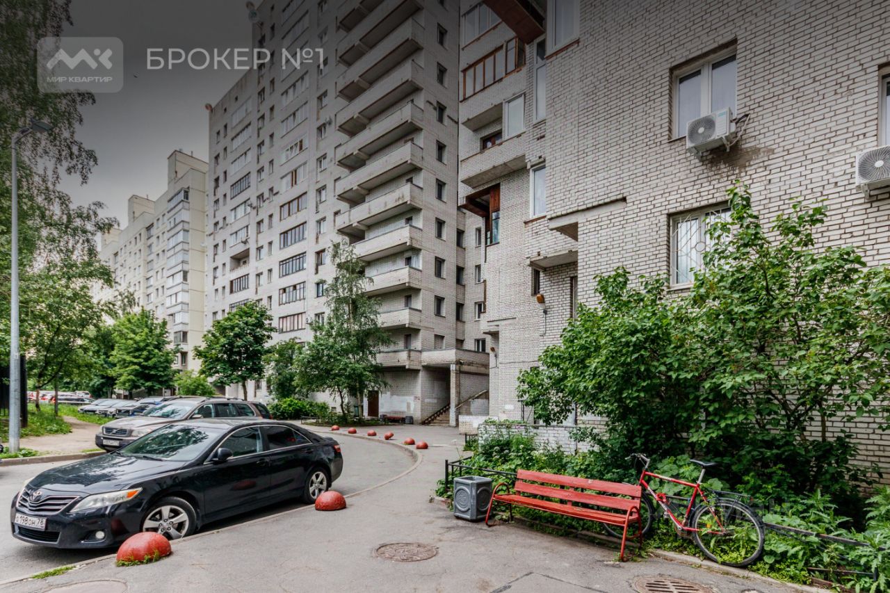 Продажа 1-комн квартиры на вторичном рынке Комендантский проспект, 28К1