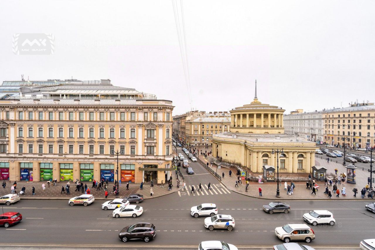 Продажа 4-комн квартиры на вторичном рынке Невский проспект, 81