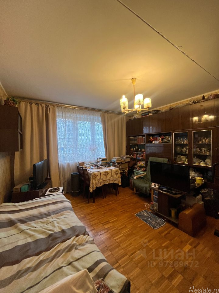 Продажа 3-комн квартиры на вторичном рынке Лобня, Заречная улица,  д. 21
