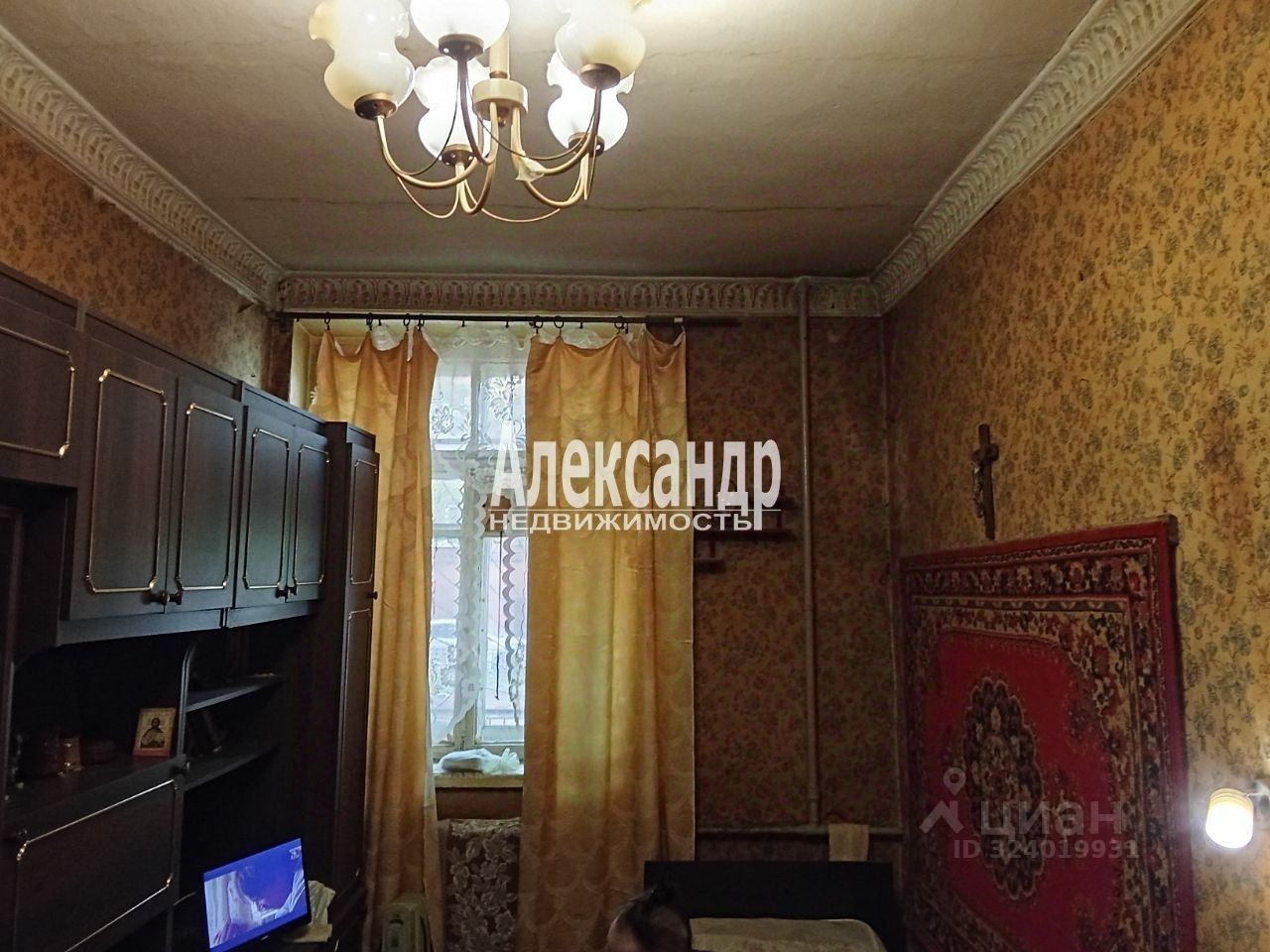 Продажа 4-комн квартиры на вторичном рынке Курляндская улица, 32