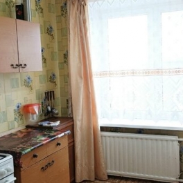 Продажа 2-комн квартиры на вторичном рынке Киришский район, улица Строителей,  д. 2