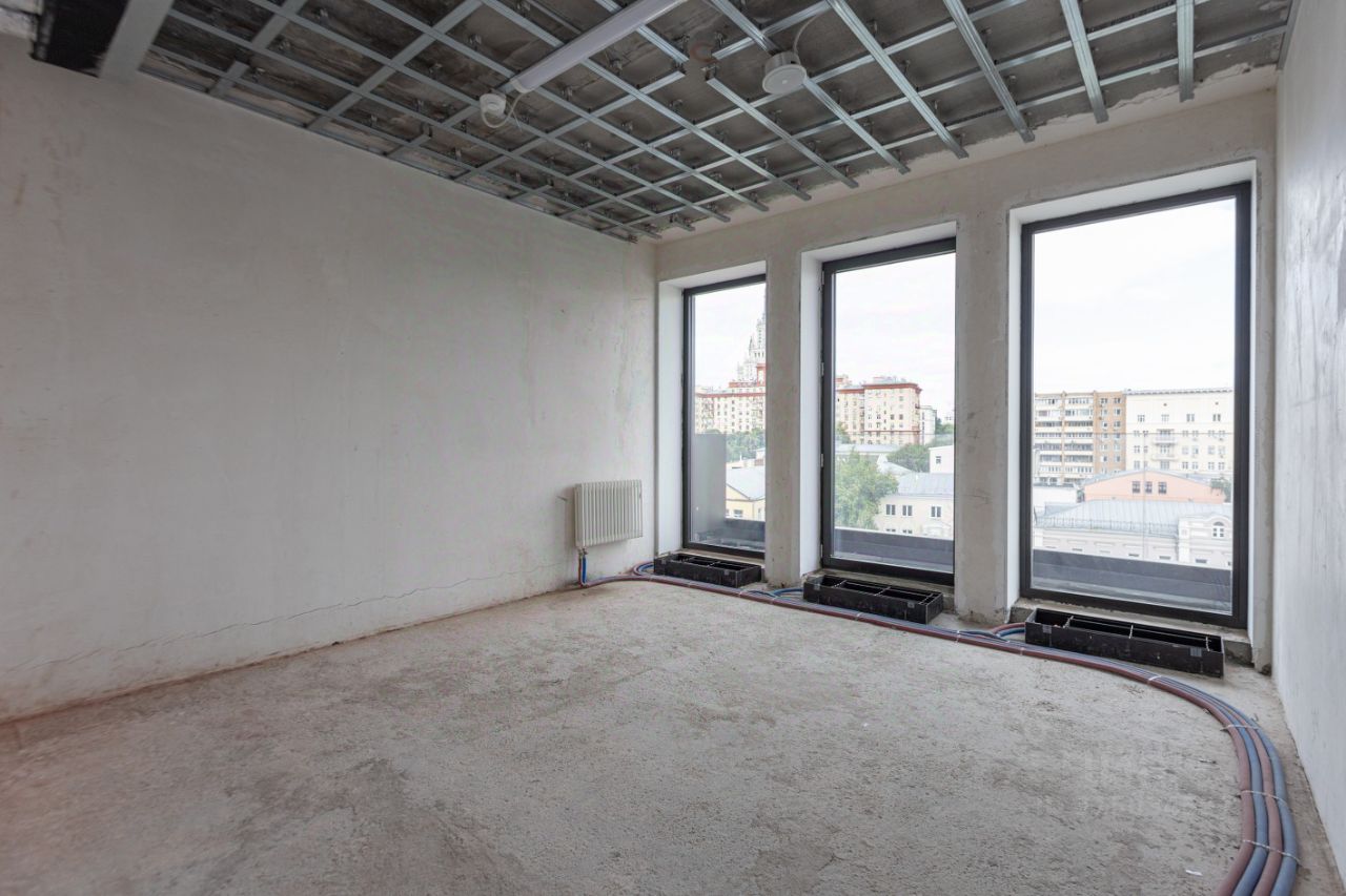 Продажа 6-комн квартиры на вторичном рынке Озерковская набережная, 6