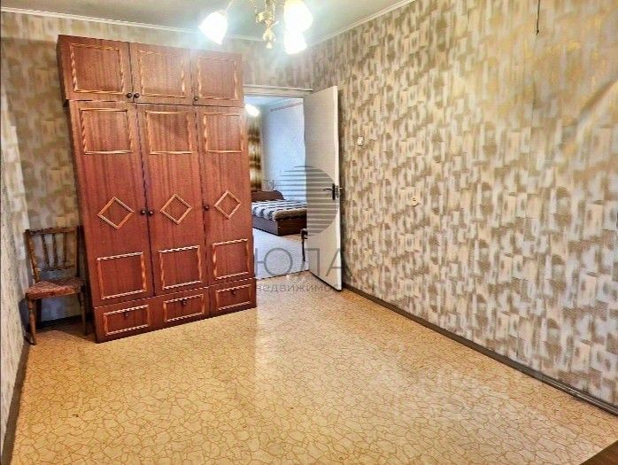 Продажа 3-комн квартиры на вторичном рынке Школьная улица, 126к2