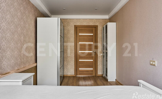 Продажа 4-комн квартиры на вторичном рынке Большевиков пр-кт,  д. 4 к1