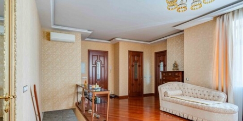 3-комн квартира улица Нахимова,  д. 15