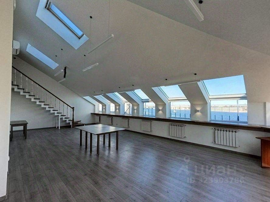 Продажа 4-комн квартиры на вторичном рынке Дворцовая набережная, 22