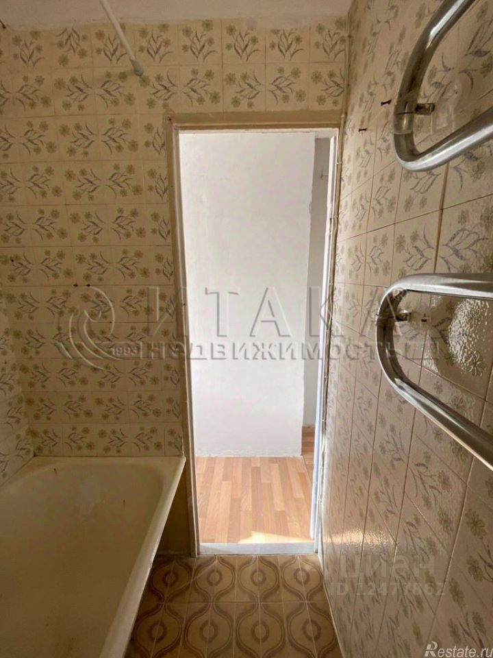 Продажа 1-комн квартиры на вторичном рынке Аэродромная улица,  д. 3