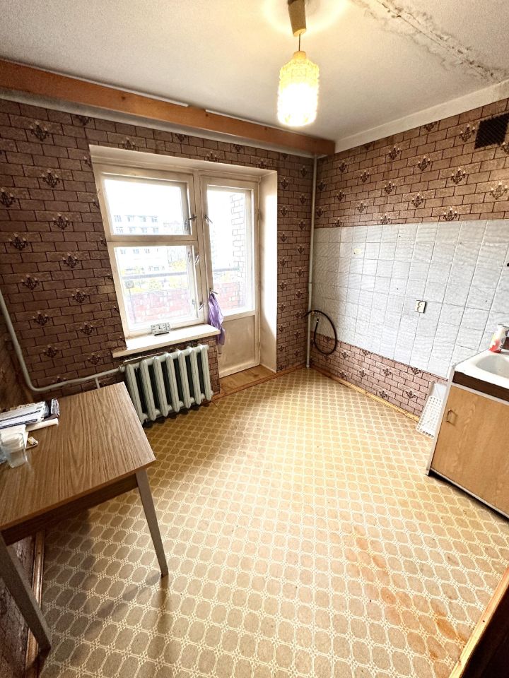 Продажа 1-комн квартиры на вторичном рынке Гатчина, проспект 25 Октября, 50