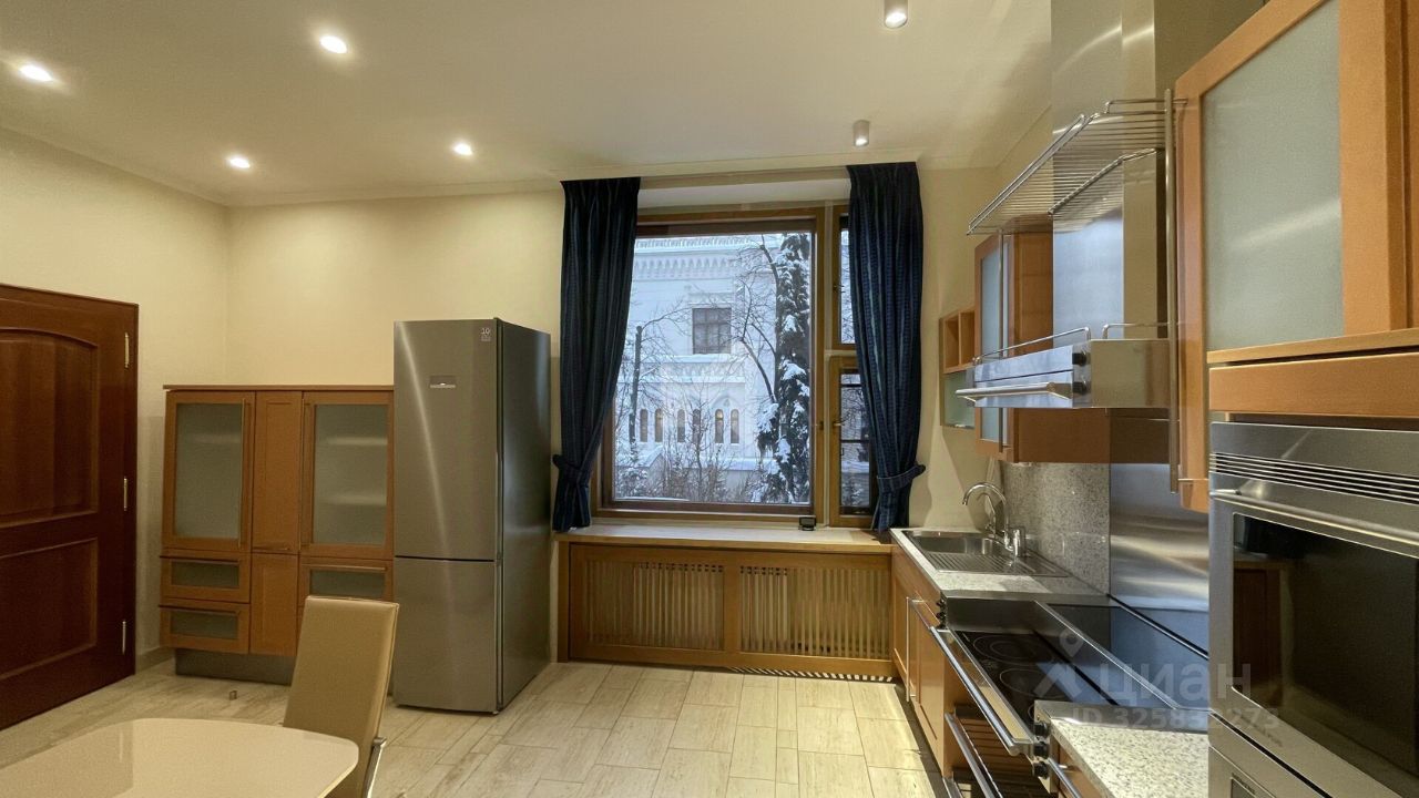 Продажа 2-комн квартиры на вторичном рынке улица Спиридоновка,  д. 19