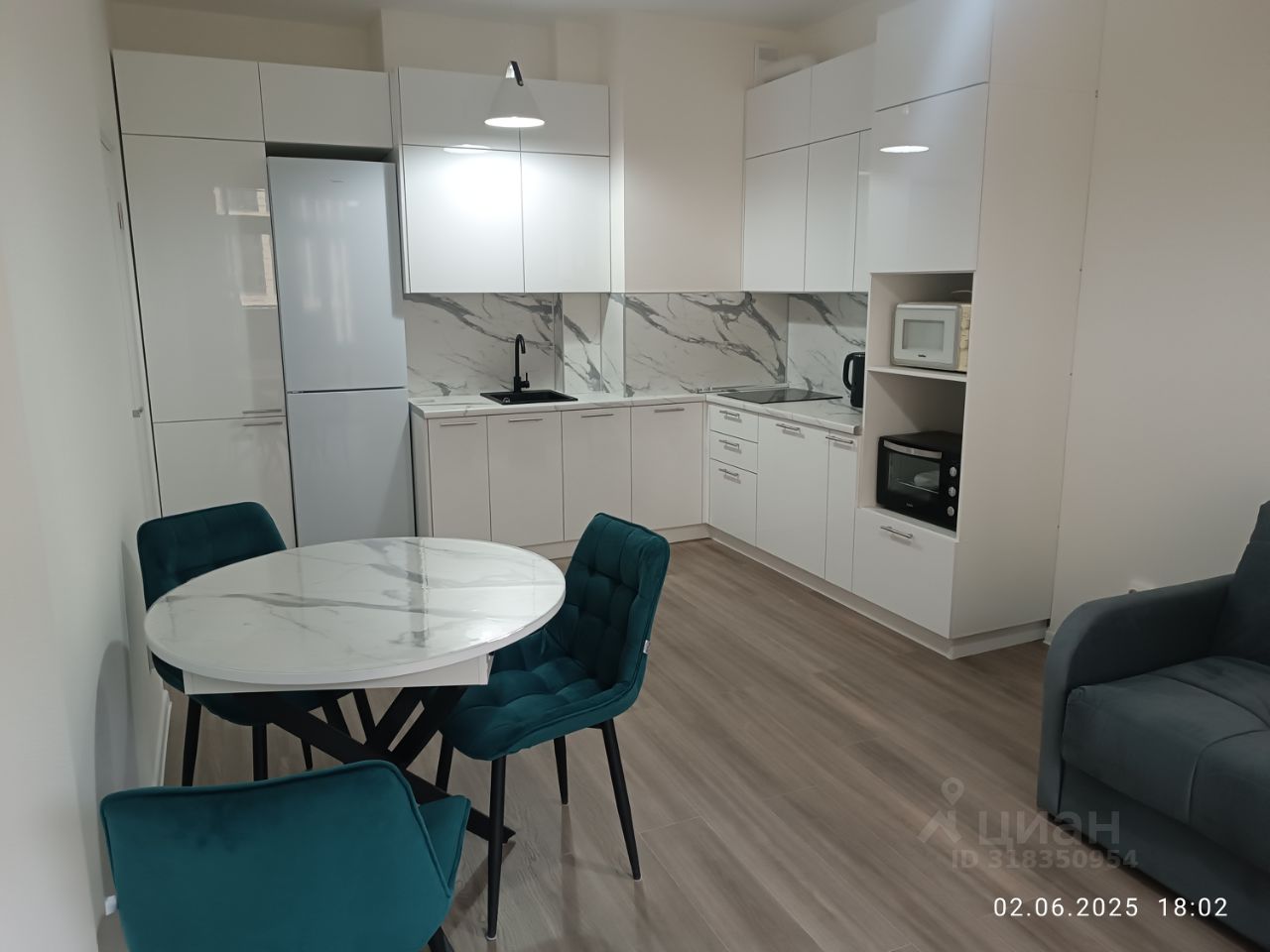 Аренда 2-комн квартиры на вторичном рынке Октябрьская набережная, 40