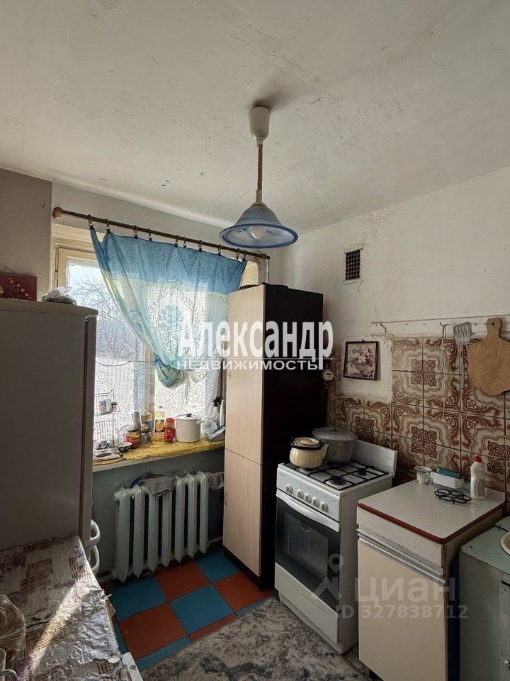 Продажа 3-комн квартиры на вторичном рынке д. Малое Карлино, 6