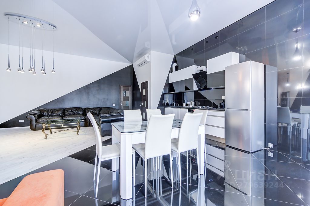 Продажа 3-комн квартиры на вторичном рынке Невский проспект, 81