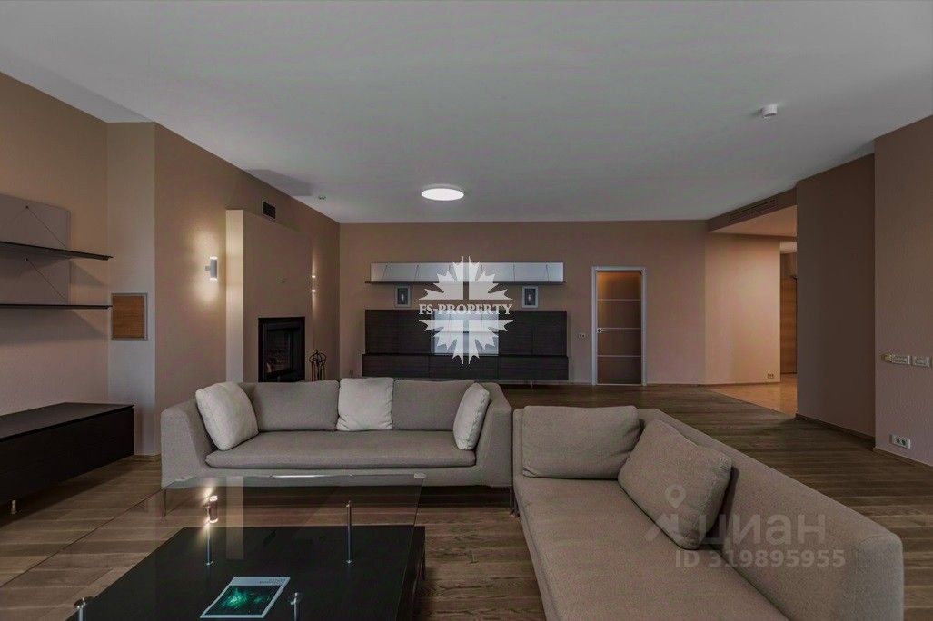 Аренда 3-комн квартиры на вторичном рынке Молочный переулок, 1