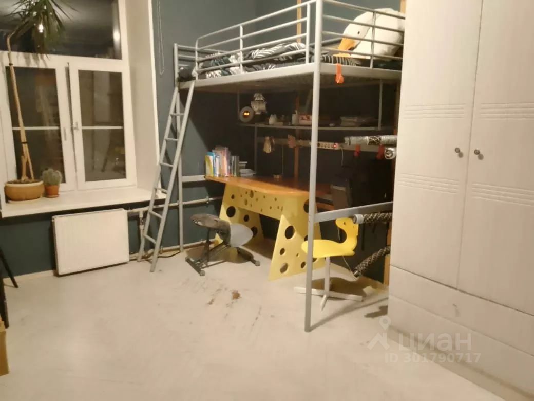 Продажа 3-комн квартиры на вторичном рынке 16-я Васильевского острова линия, 25Б