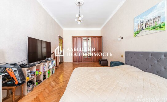 Продажа 4-комн квартиры на вторичном рынке Пушкинская улица,  д. 8