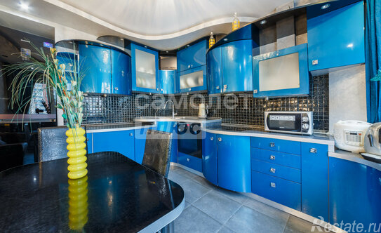 Продажа 4-комн квартиры на вторичном рынке ул Болотниковская,  д. 36,  к. 6