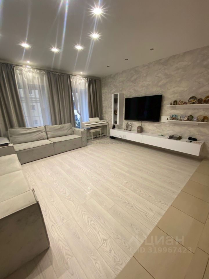 Продажа 4-комн квартиры на вторичном рынке Благовещенский переулок, 5