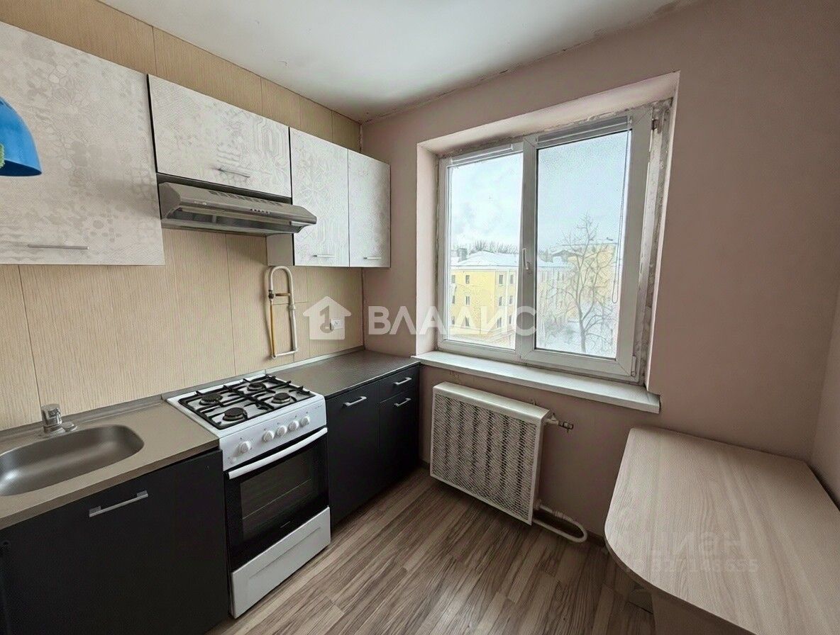 Продажа 3-комн квартиры на вторичном рынке Цемгигант мкр, улица Карла Маркса,  д. 16А