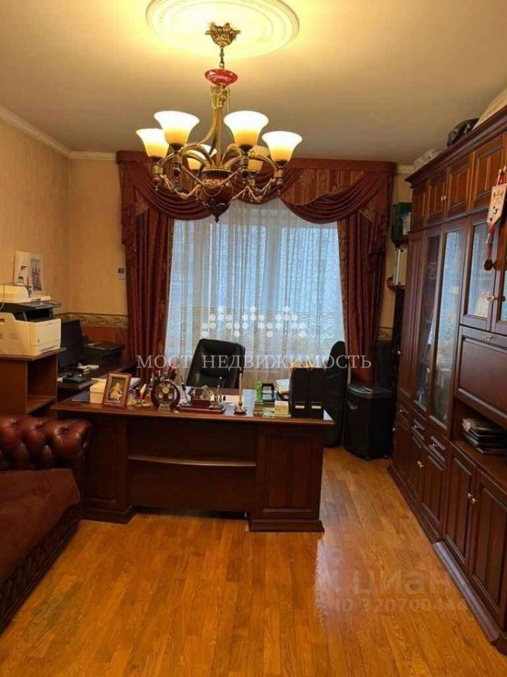 Продажа 4-комн квартиры на вторичном рынке Химки, улица Бабакина, 9