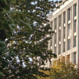 Продажа 3-комн квартиры на вторичном рынке улица Стахановцев,  д. 1 с1