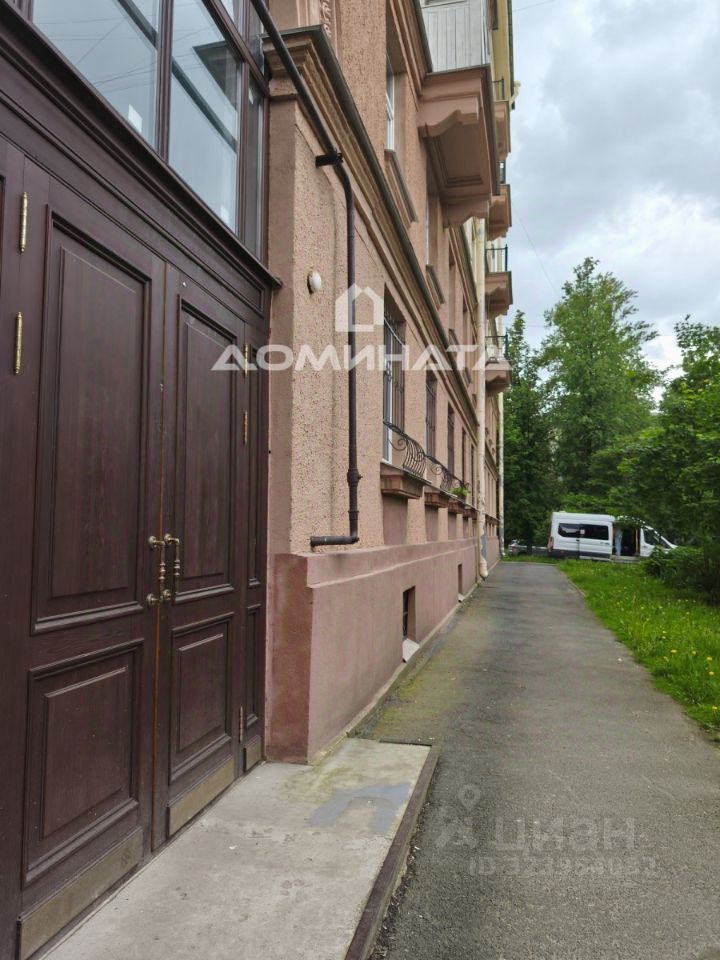Продажа 2-комн квартиры на вторичном рынке улица Ленсовета, 10