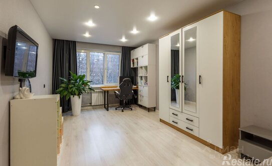 Продажа 3-комн квартиры на вторичном рынке Белградская улица,  д. 54 к1