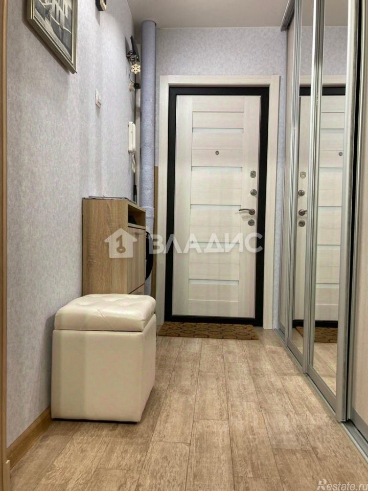Продажа 2-комн квартиры на вторичном рынке улица Ярослава Гашека,  д. 12/100