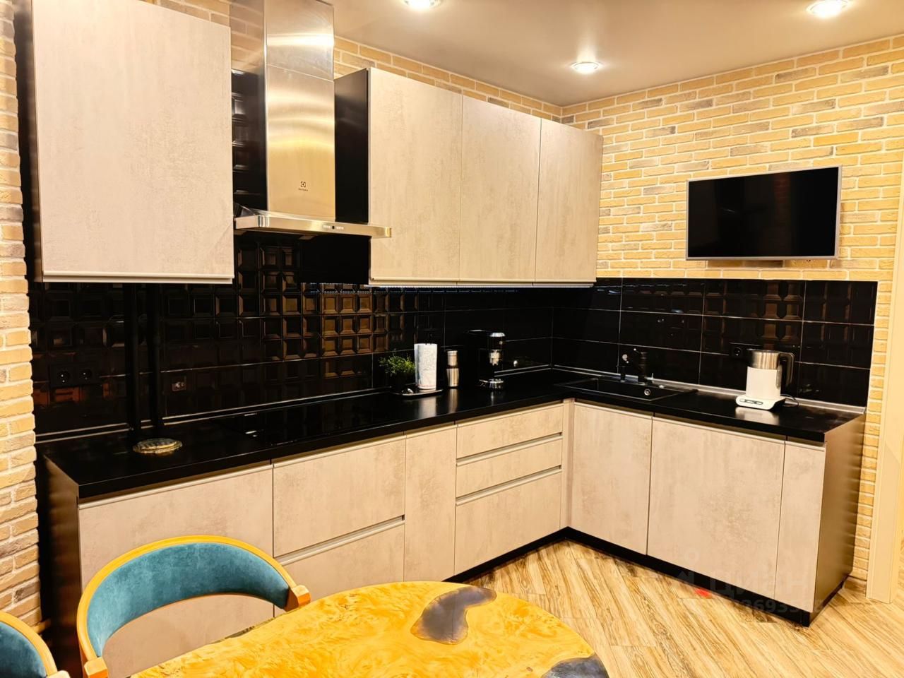 Продажа 2-комн квартиры на вторичном рынке улица Ухтомского Ополчения, 4