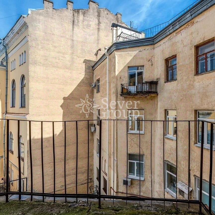 Продажа 2-комн квартиры на вторичном рынке площадь Островского, 9