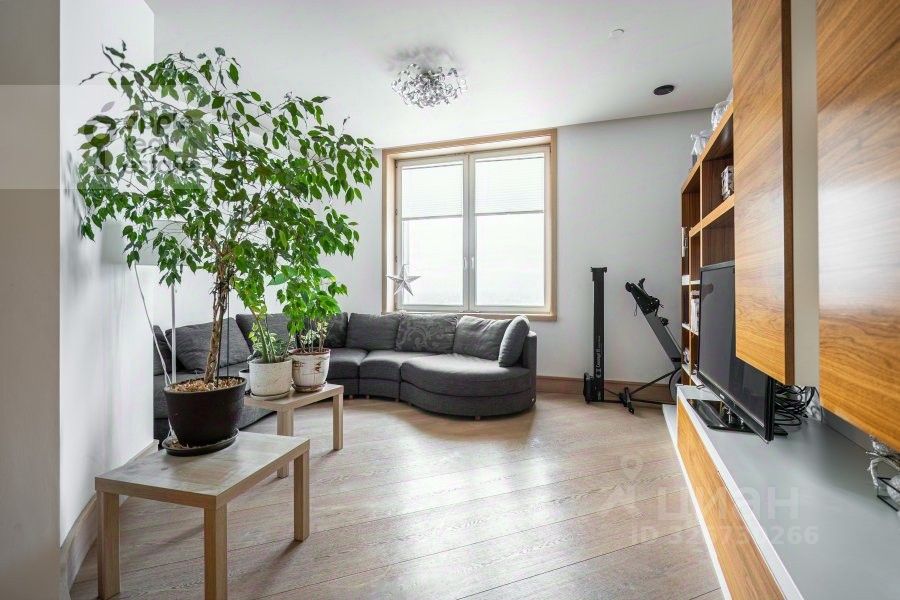 Продажа 3-комн квартиры на вторичном рынке Русаковская улица, 31