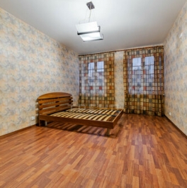 Продажа 2-комн квартиры на вторичном рынке Каменноостровский пр-кт,  д. 39