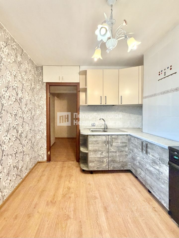 Продажа 3-комн квартиры на вторичном рынке Ириновский проспект, 21К1