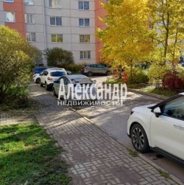 Продажа 3-комн квартиры на вторичном рынке Красное Село г, Спирина ул,  д. 7 к1