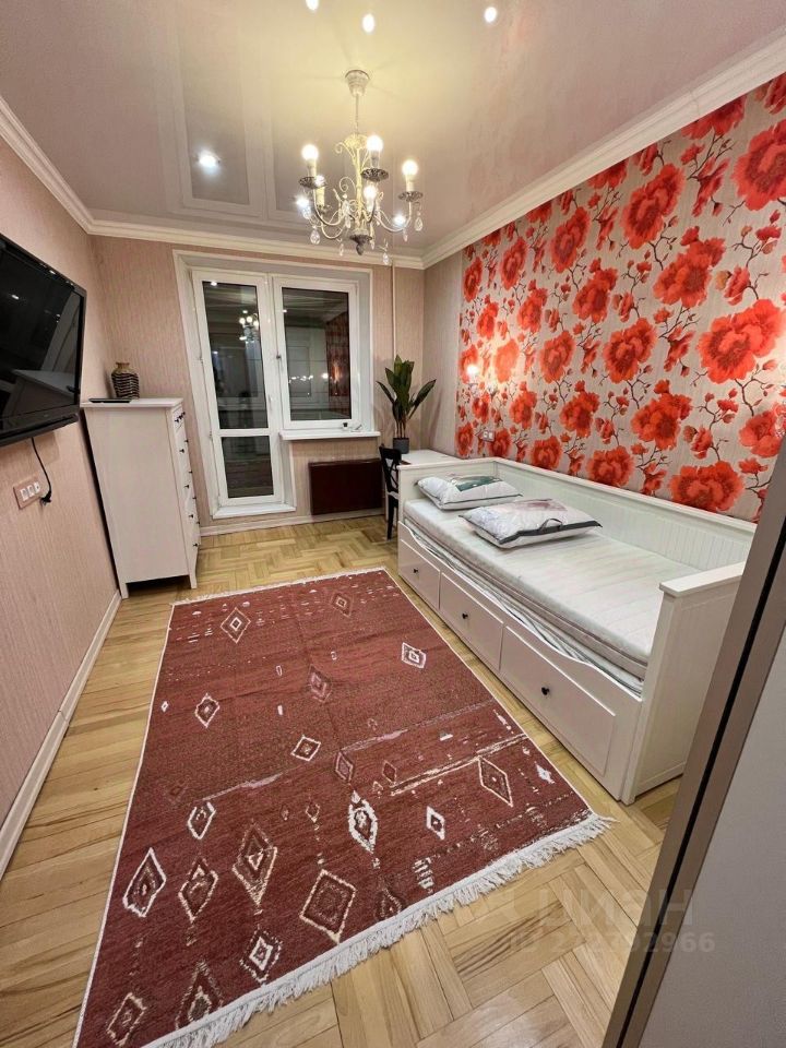 Аренда 3-комн квартиры на вторичном рынке улица Декабристов, 10К2