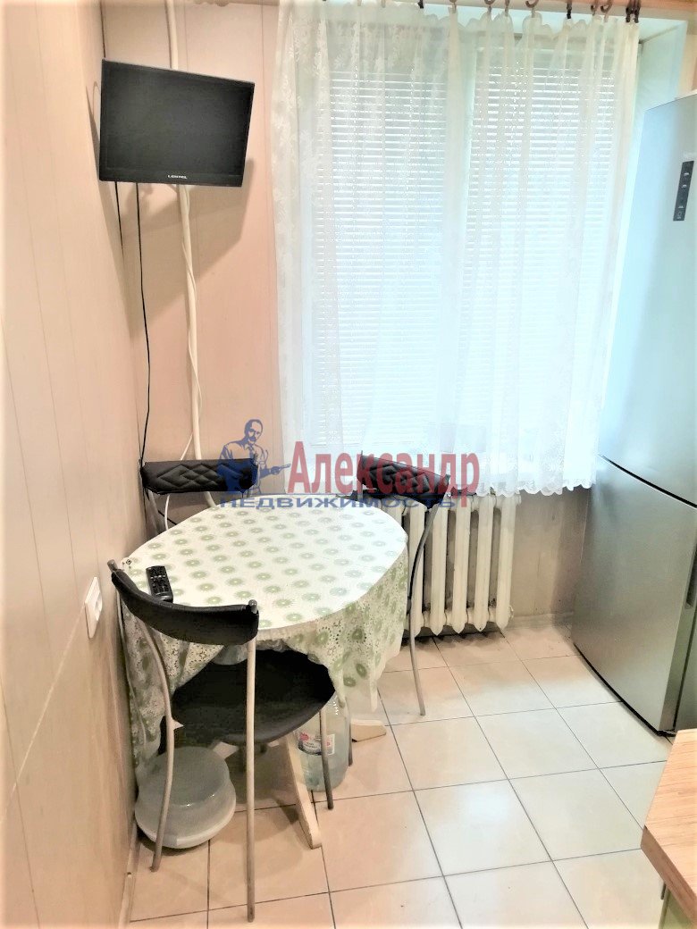 Продажа 3-комн квартиры на вторичном рынке Красных Зорь бул. ,  д. 12