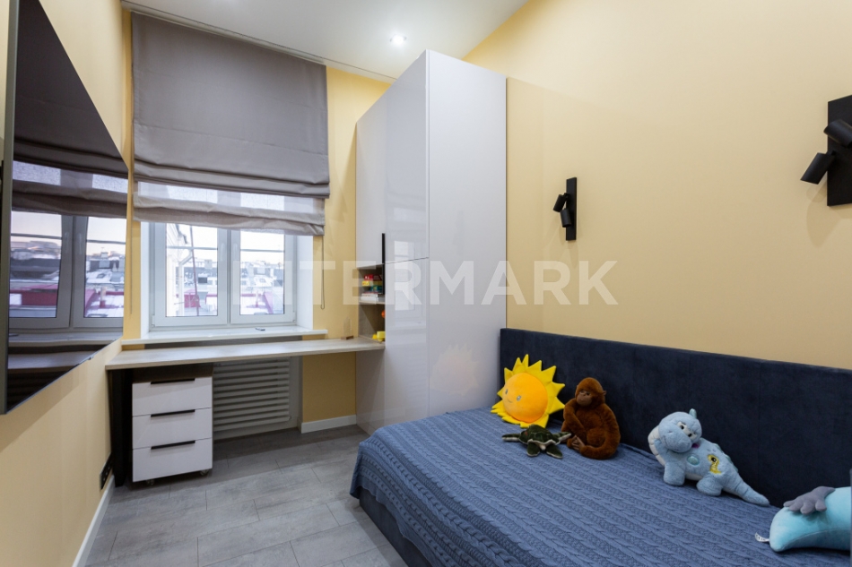 Продажа 4-комн квартиры на вторичном рынке Петровка ул., 17 стр. 3